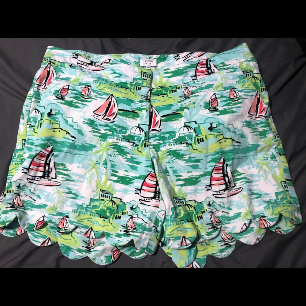 Crown&Ivy Sailboat Pattern Shorts